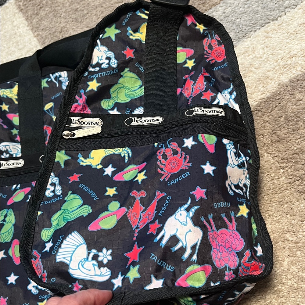 LeSportsac weekender duffle bag, zodiac signs, black EUC! Keys included! - Picture 5 of 9